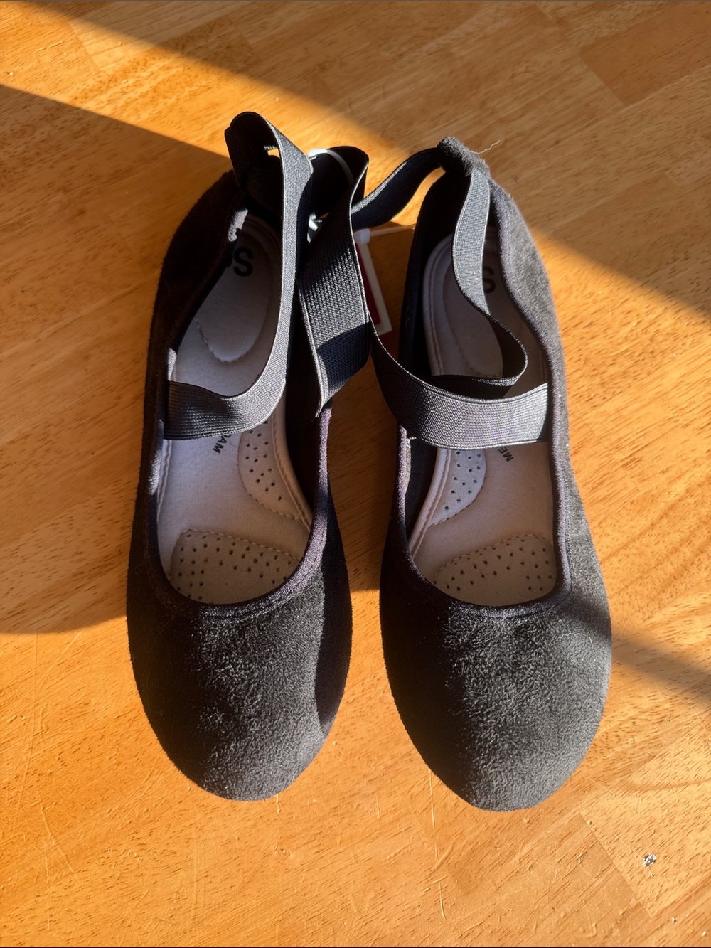 Women’s Black Ballet Flats with Elastic Strap - Size 6